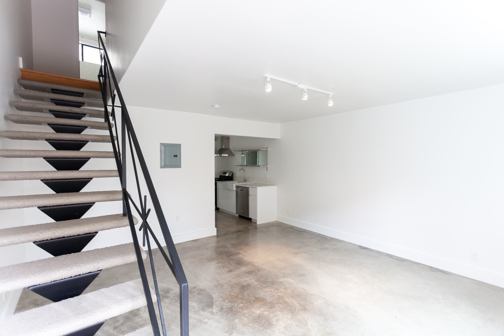 208 S Avenue 58 - living space
